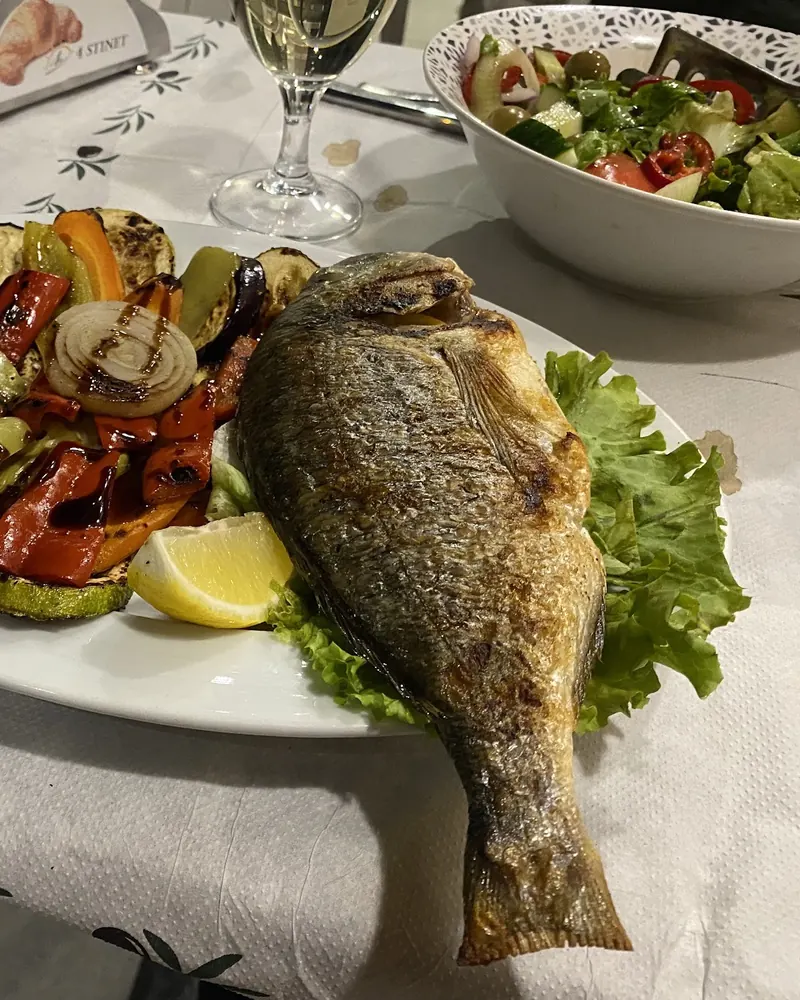Grilled orata with lemon, lettuce and grilled peppers, courgette and aubergine